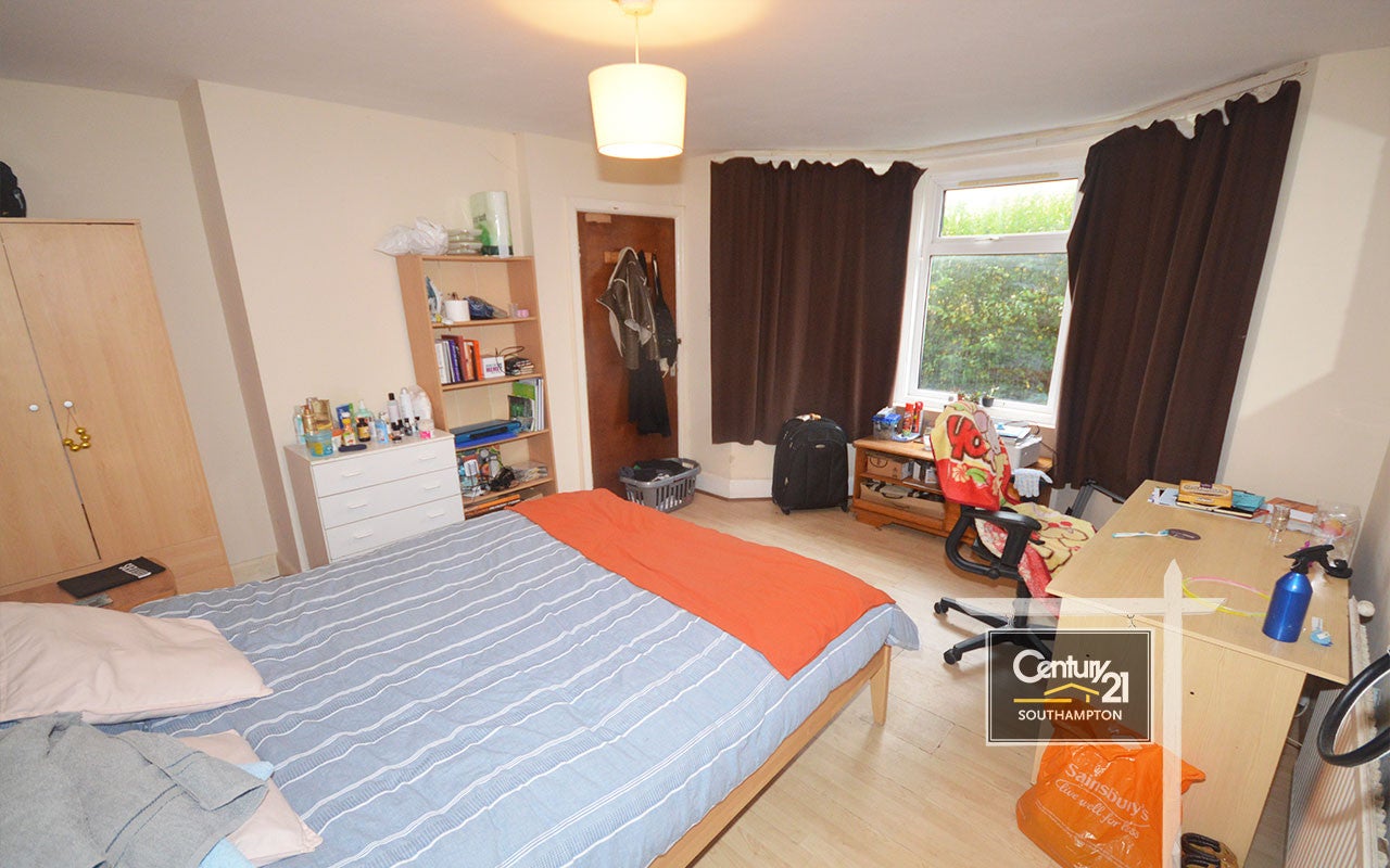 Flat Broadlands Road in Southampton