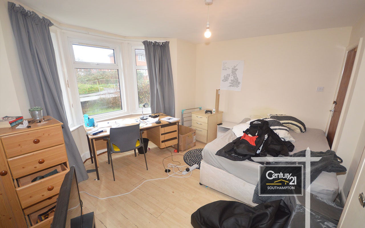 Flat Broadlands Road in Southampton