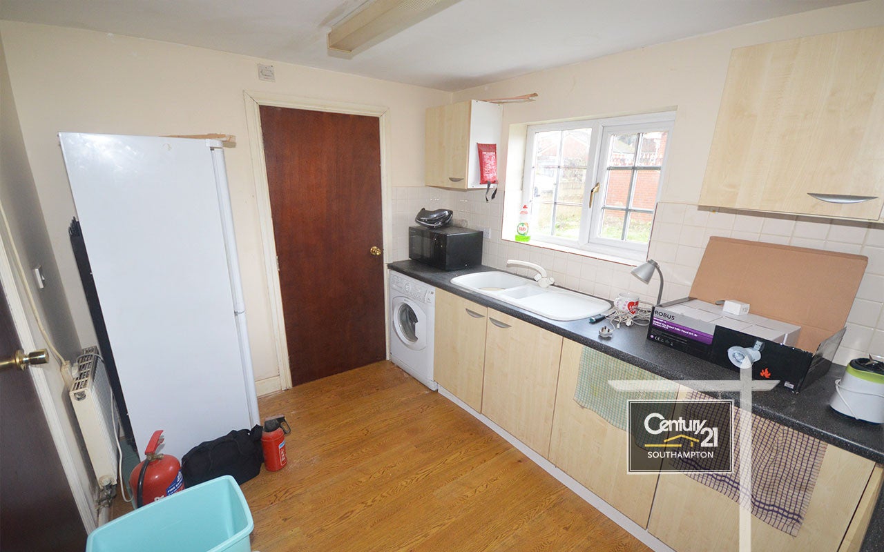Flat Broadlands Road in Southampton