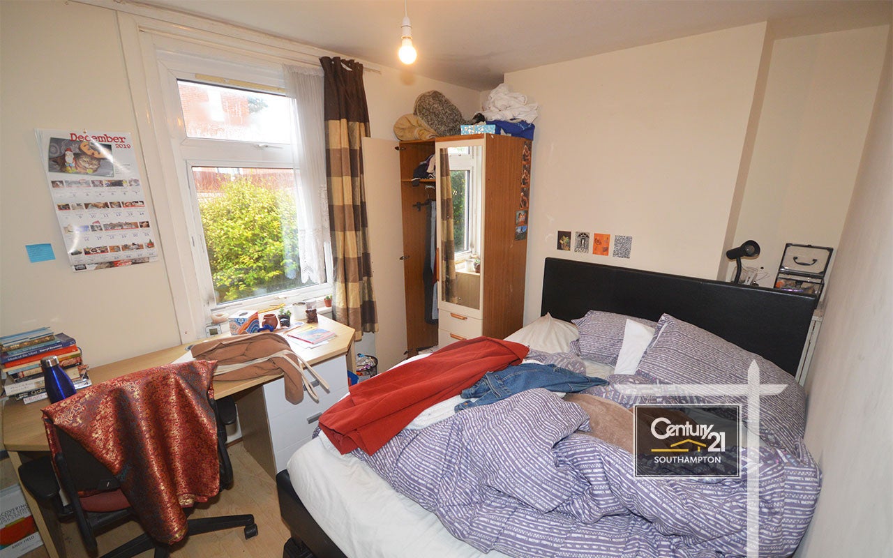 Flat Broadlands Road in Southampton