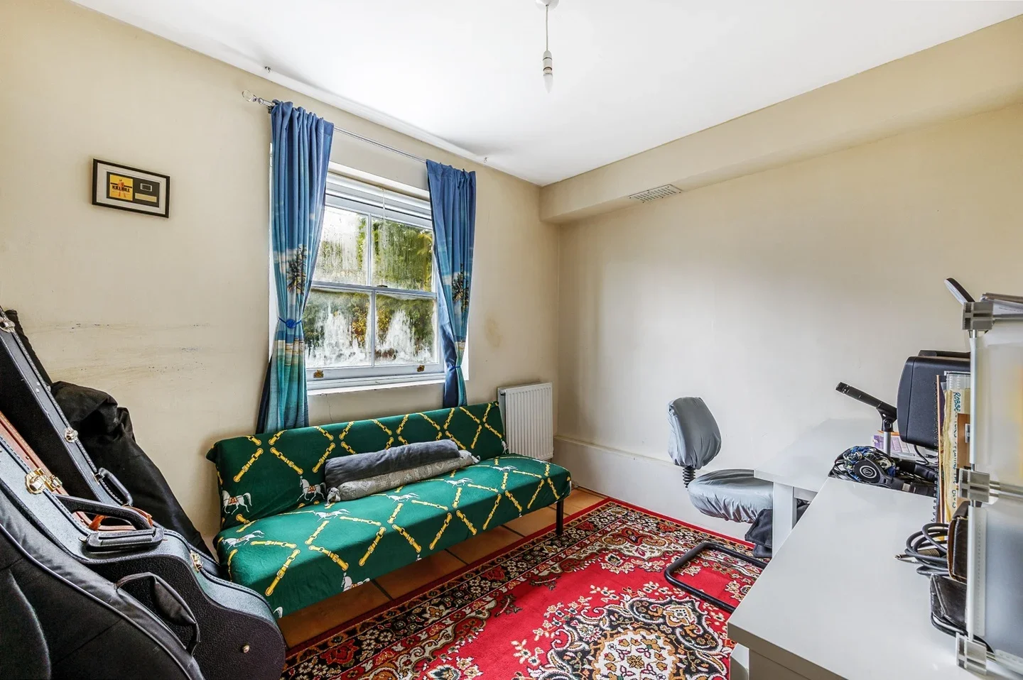 Flat Churchfield Road in Greater London