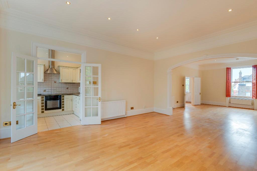 Flat Netherhall Gardens in Greater London