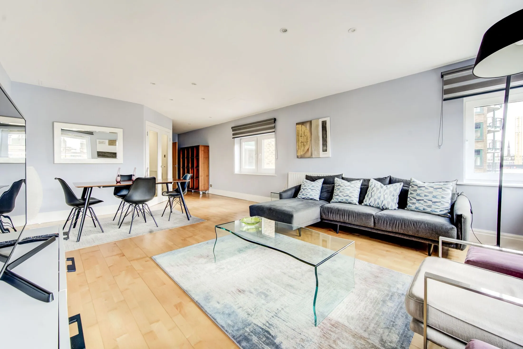 Flat Warwick Road in Greater London
