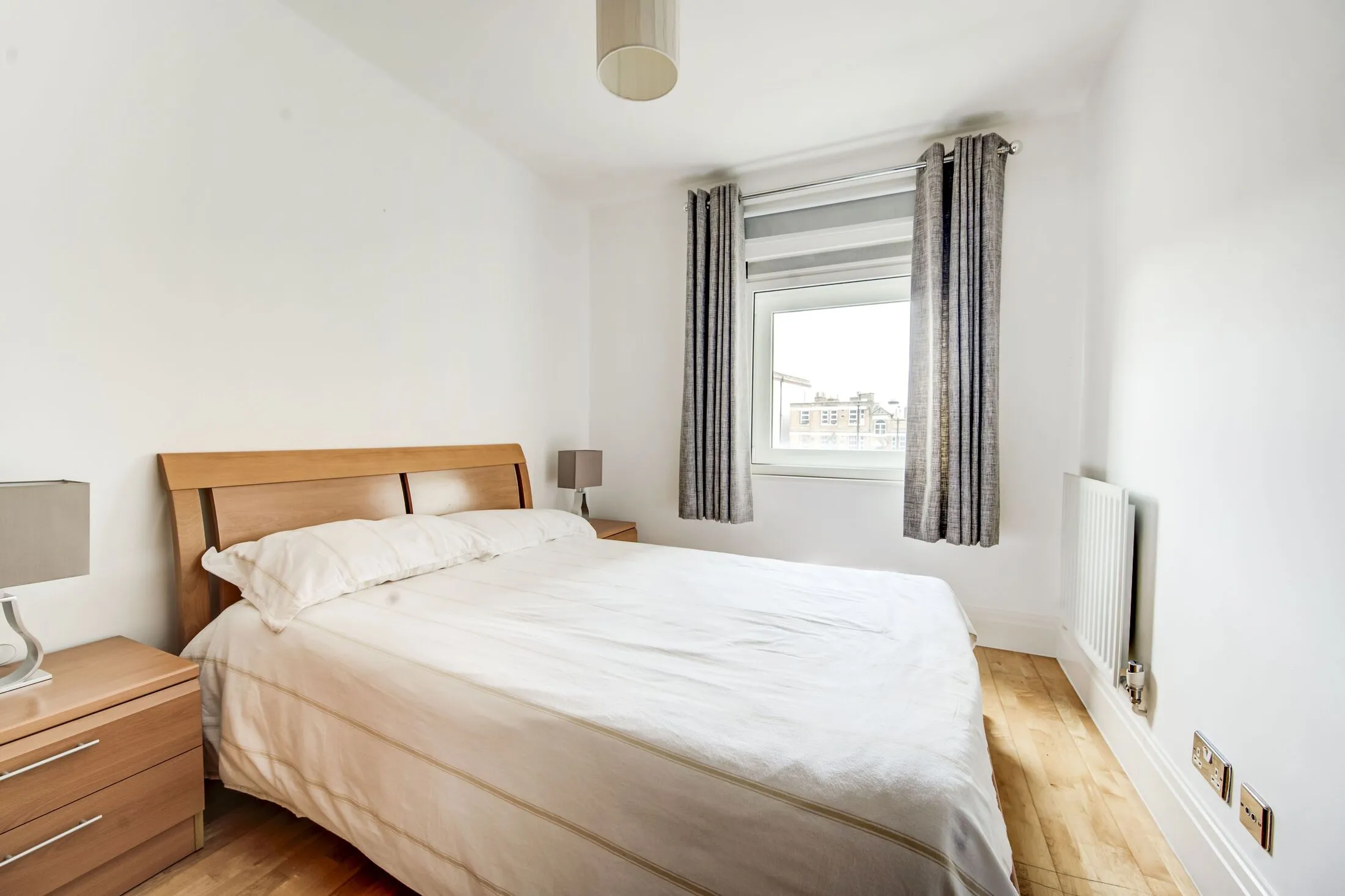 Flat Warwick Road in Greater London