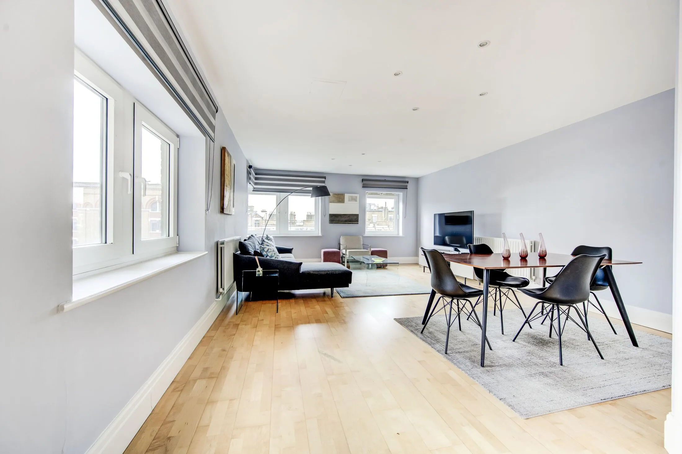 Flat Warwick Road in Greater London