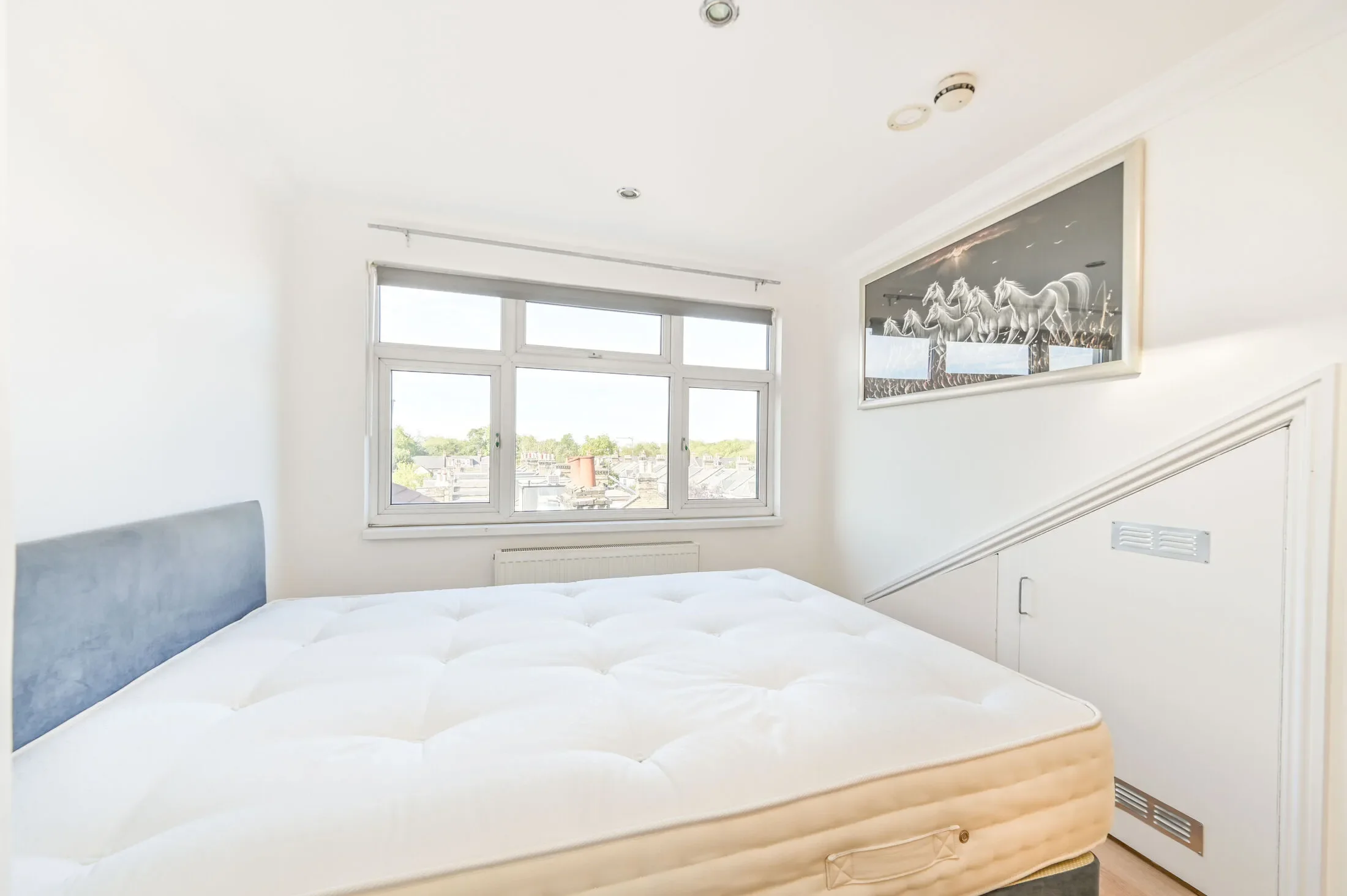 Flat Salusbury Road in Greater London