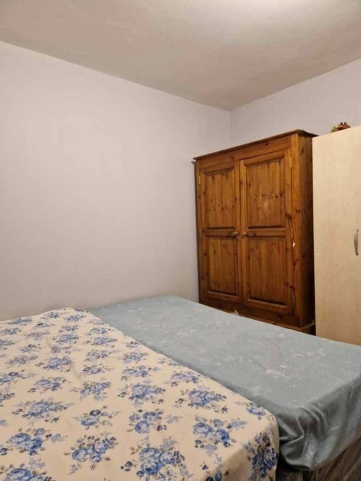 Room Legon Avenue in Greater London