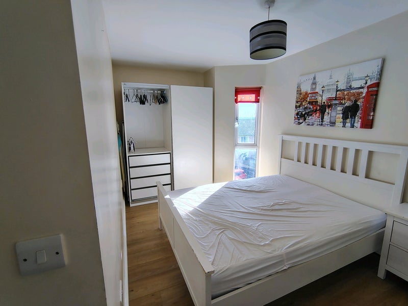 Room Wellington Street in Slough