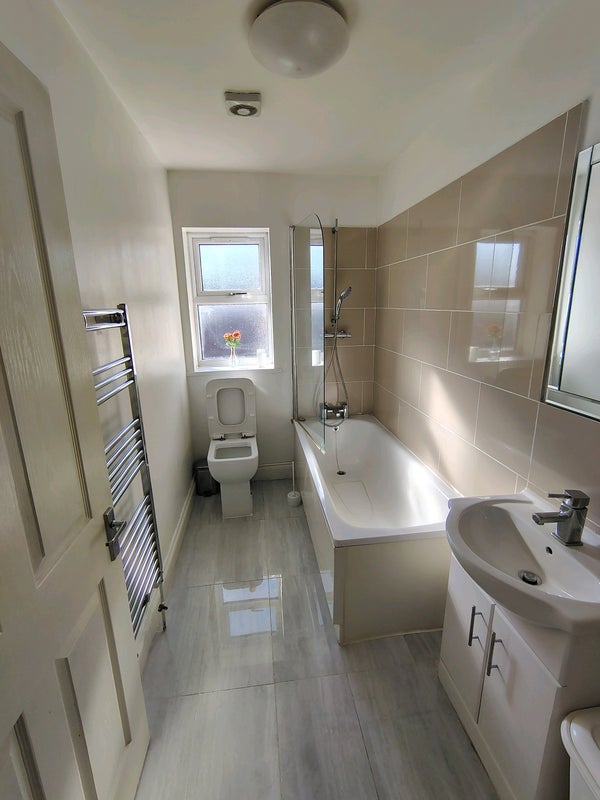 Room Wellington Street in Slough