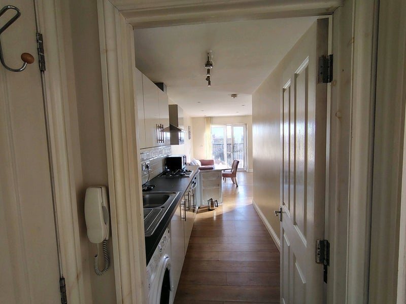 Room Wellington Street in Slough