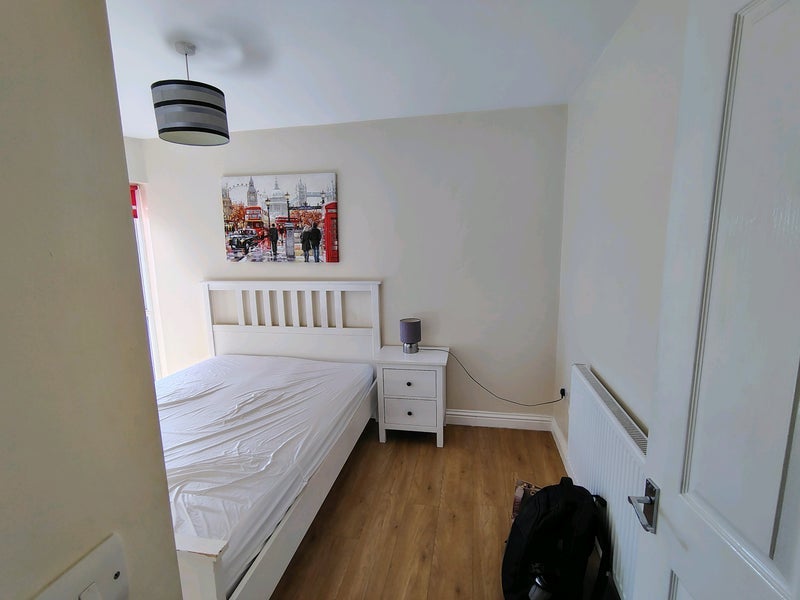 Room Wellington Street in Slough