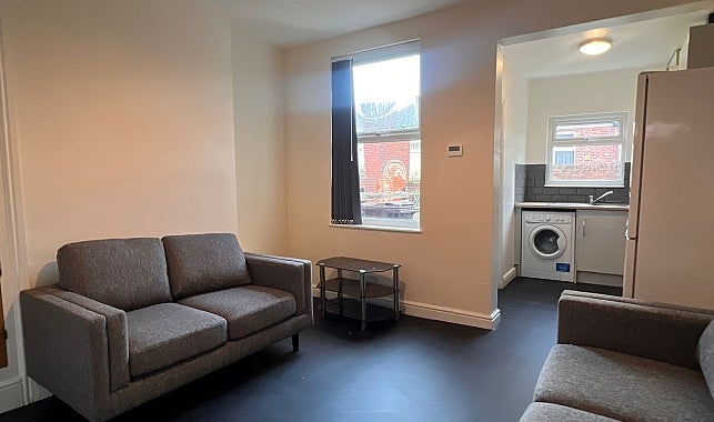 Flat Shoreham Street in Sheffield