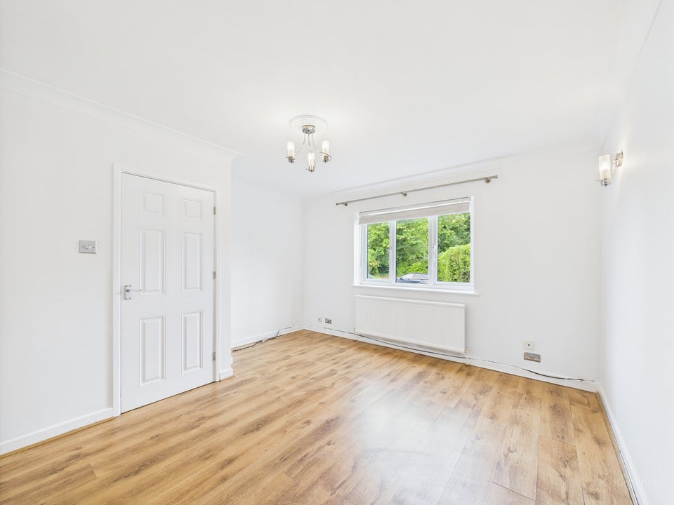 Flat Bassetsbury Lane in High Wycombe