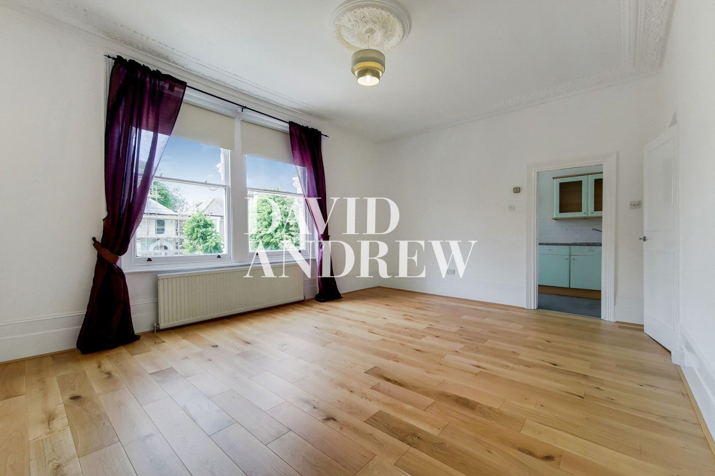 Flat Queen's Drive in Greater London