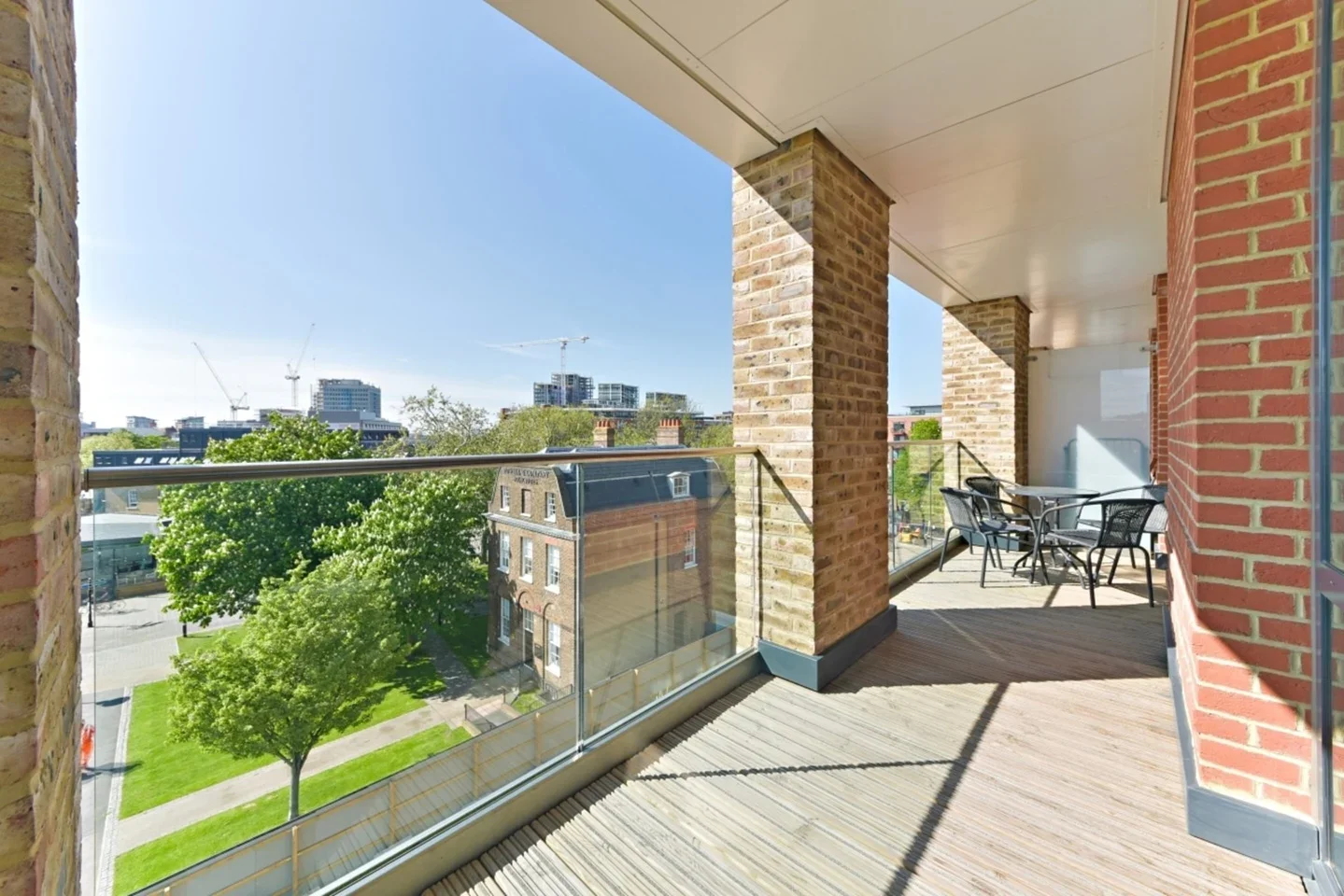 Flat Plumstead Road in Greater London