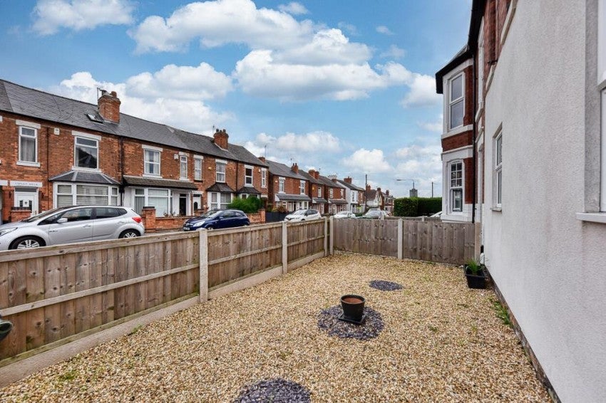 Flat Standhill Road in Nottingham