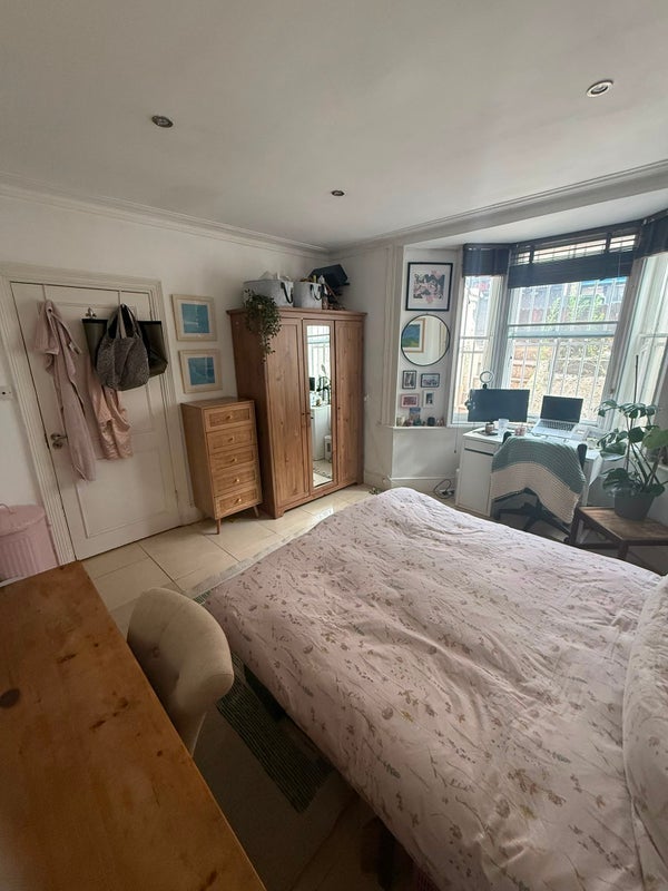 Room Stockwell Road in Greater London