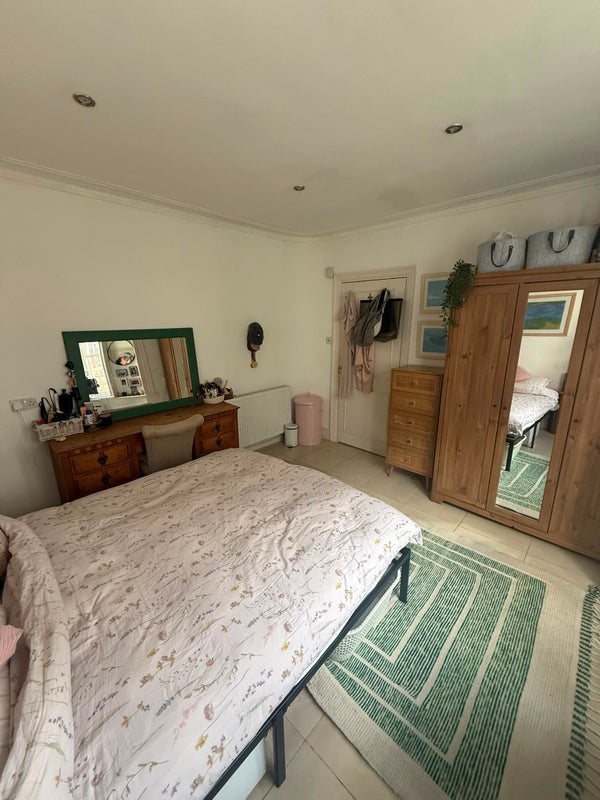 Room Stockwell Road in Greater London