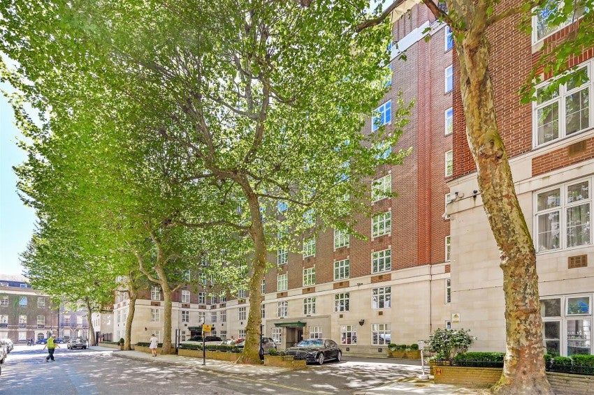 Flat South Audley Street in City of Westminster