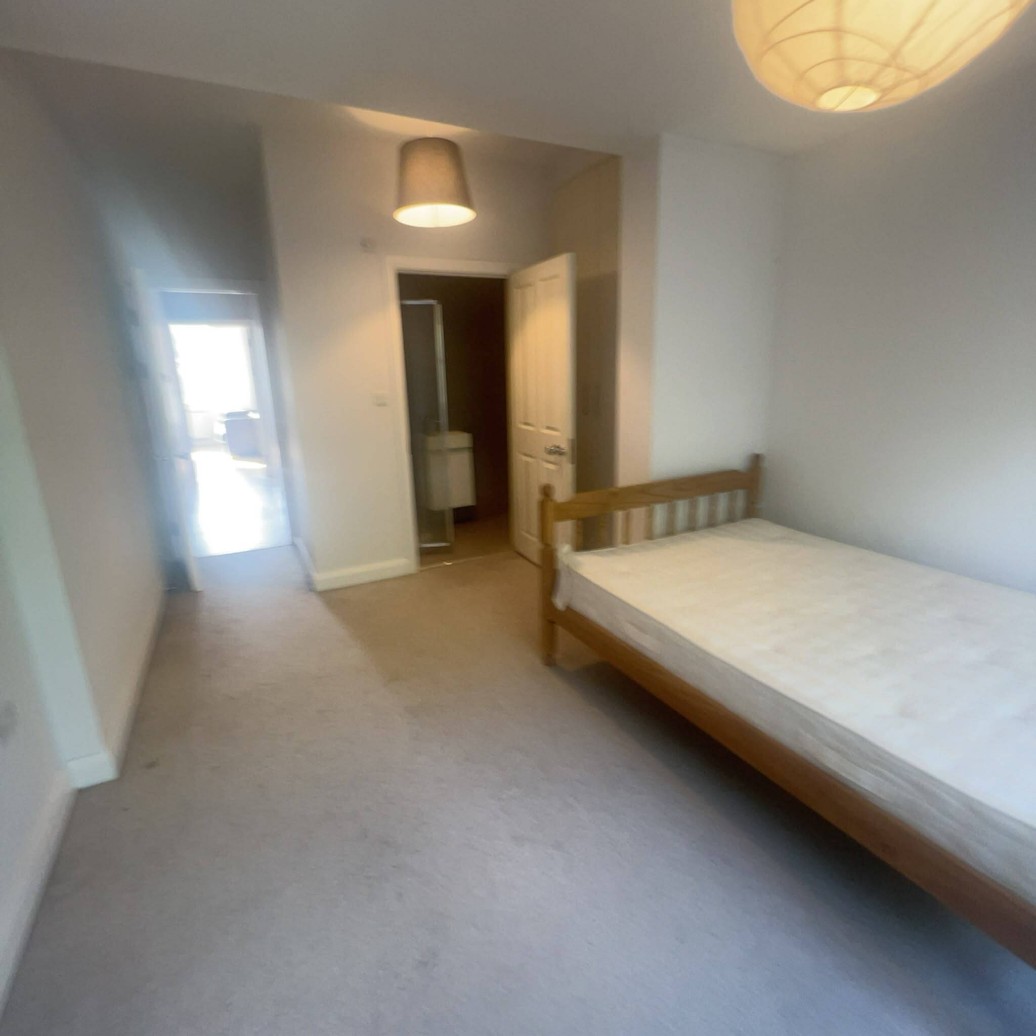 Flat Grange Park in Greater London