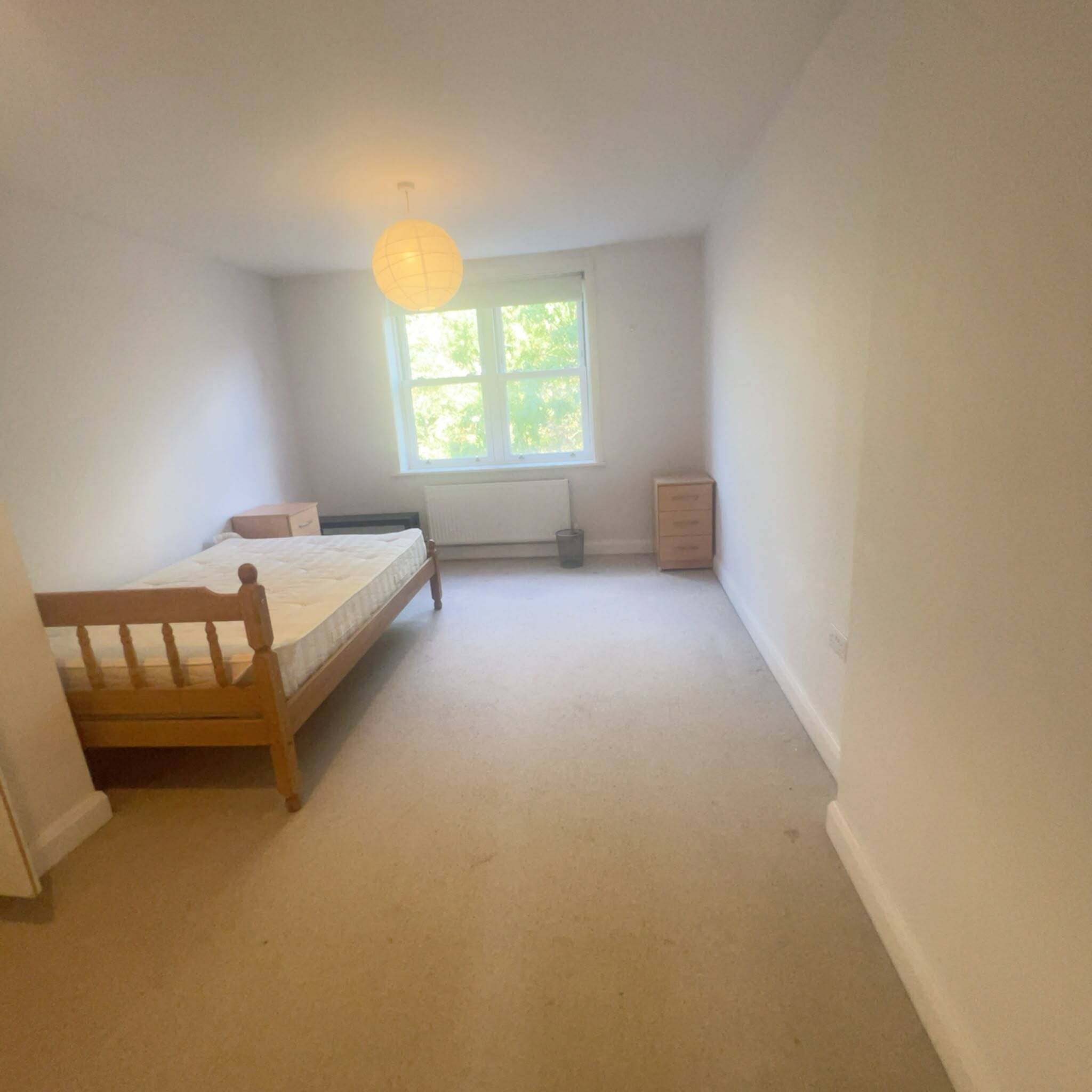 Flat Grange Park in Greater London