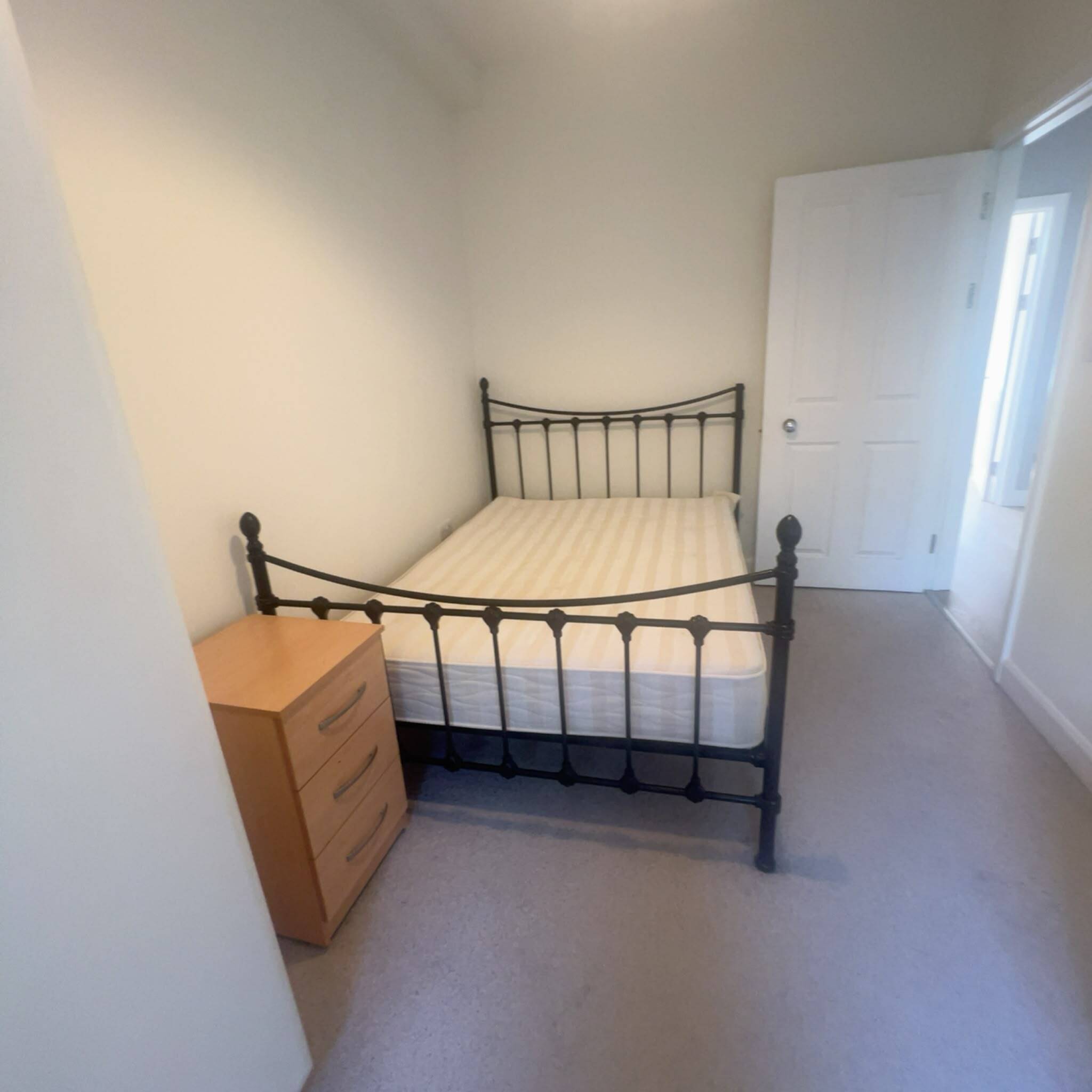 Flat Grange Park in Greater London