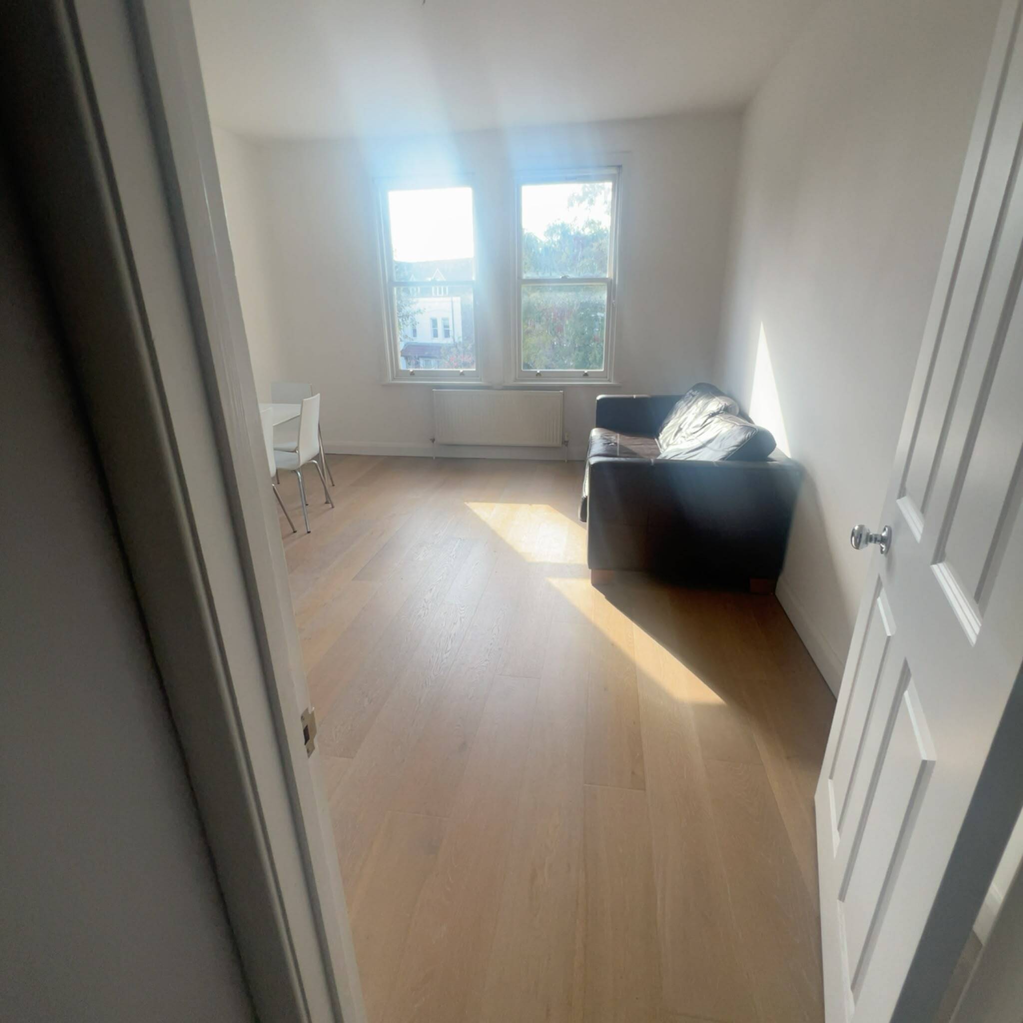 Flat Grange Park in Greater London
