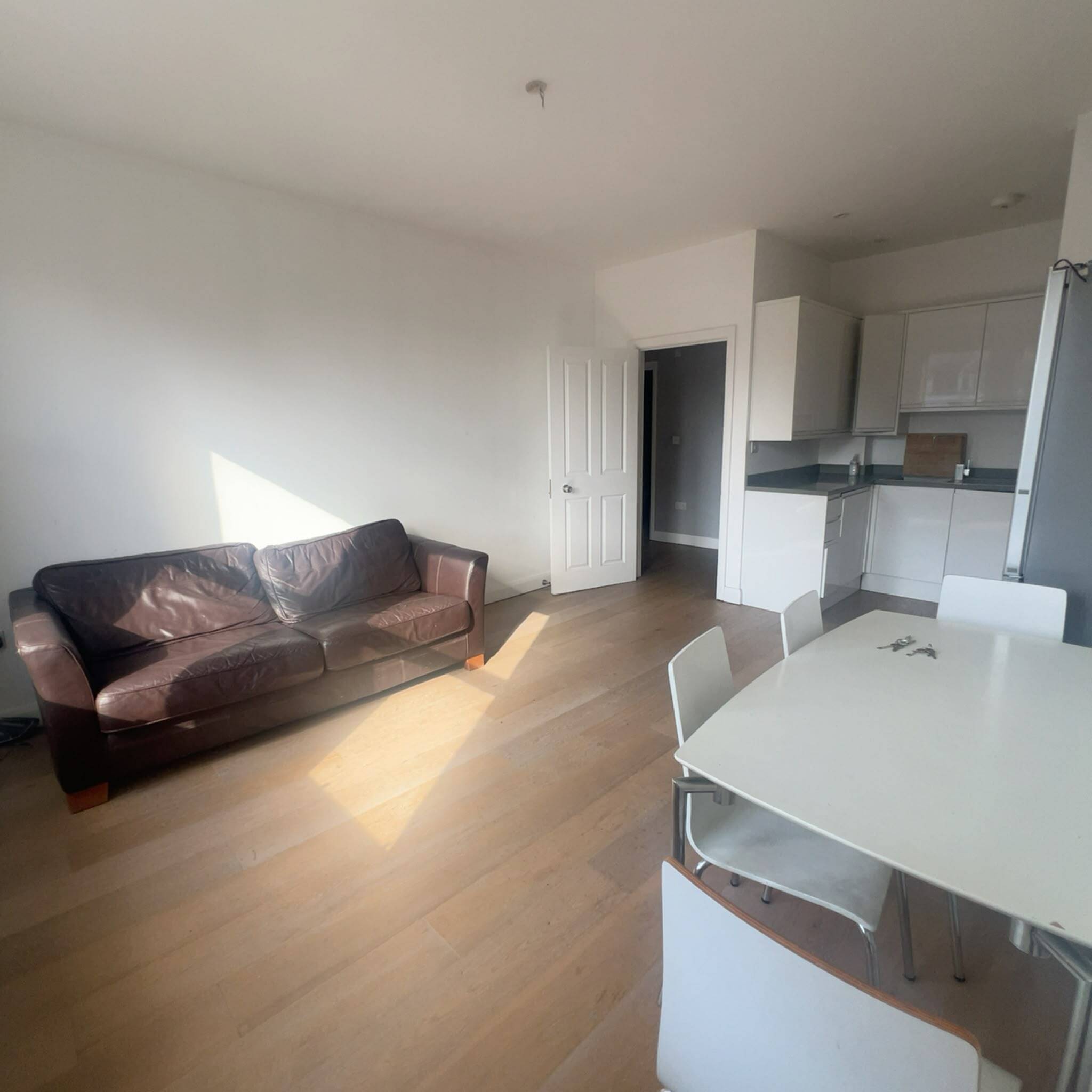 Flat Grange Park in Greater London