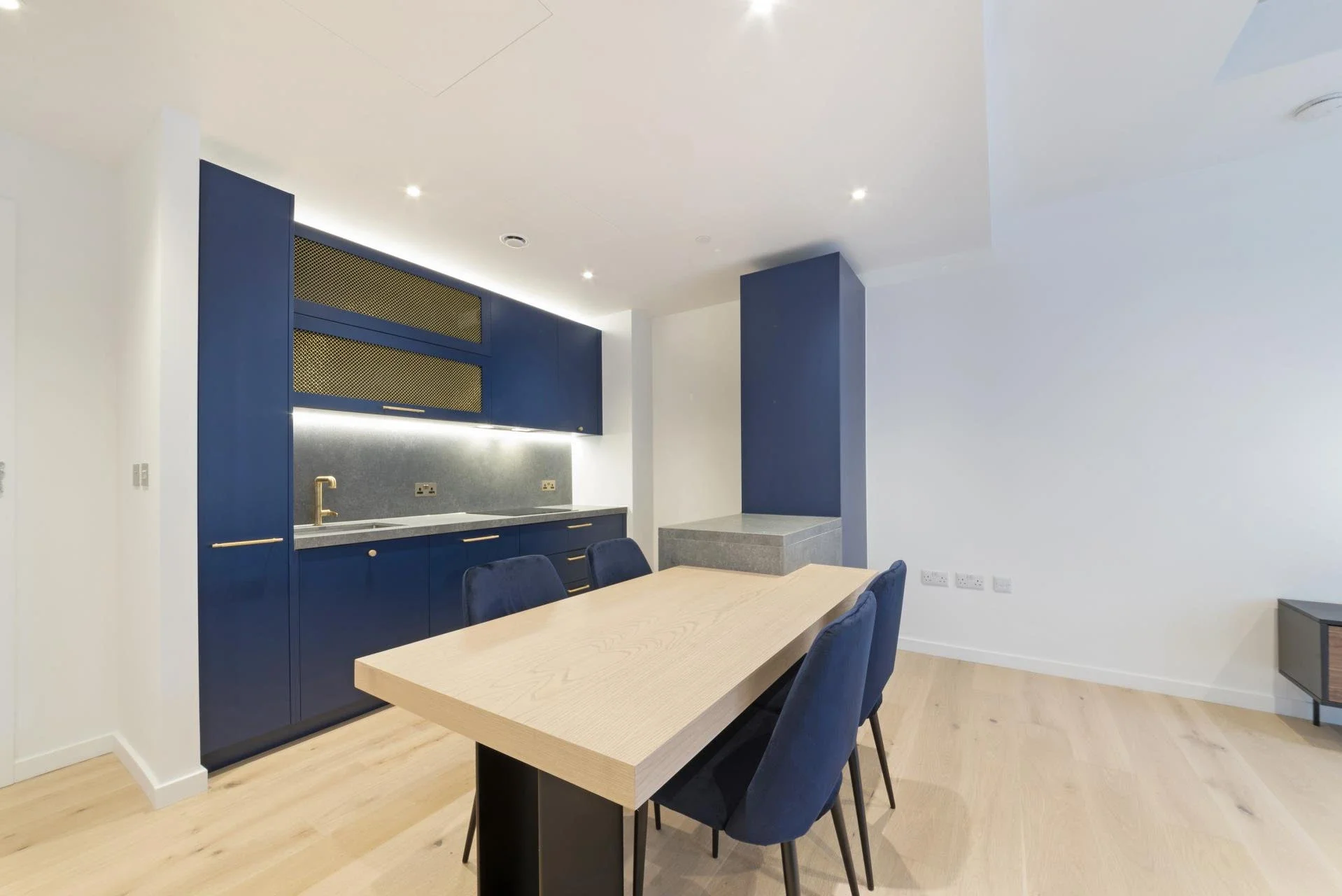 Flat Orchard Place in Greater London
