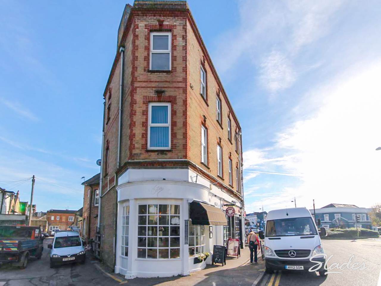 Flat Seamoor Road in Bournemouth