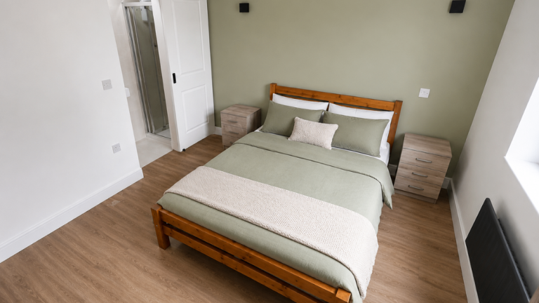 Room Granville Road in Luton
