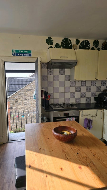 Room Norfolk House Road in Greater London
