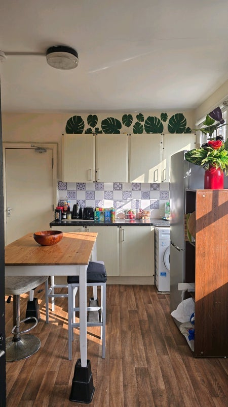 Room Norfolk House Road in Greater London