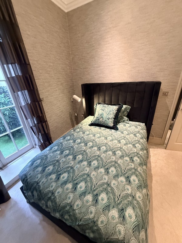 Room Wimpole Street in City of Westminster
