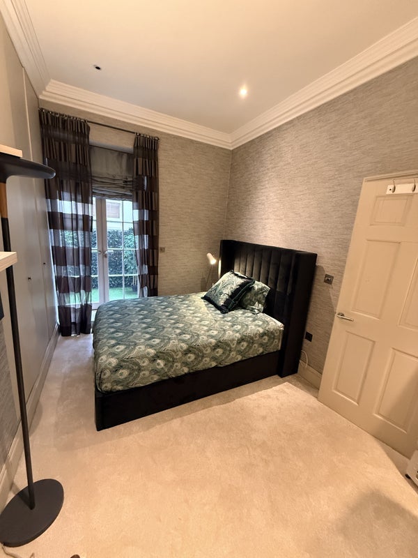 Room Wimpole Street in City of Westminster