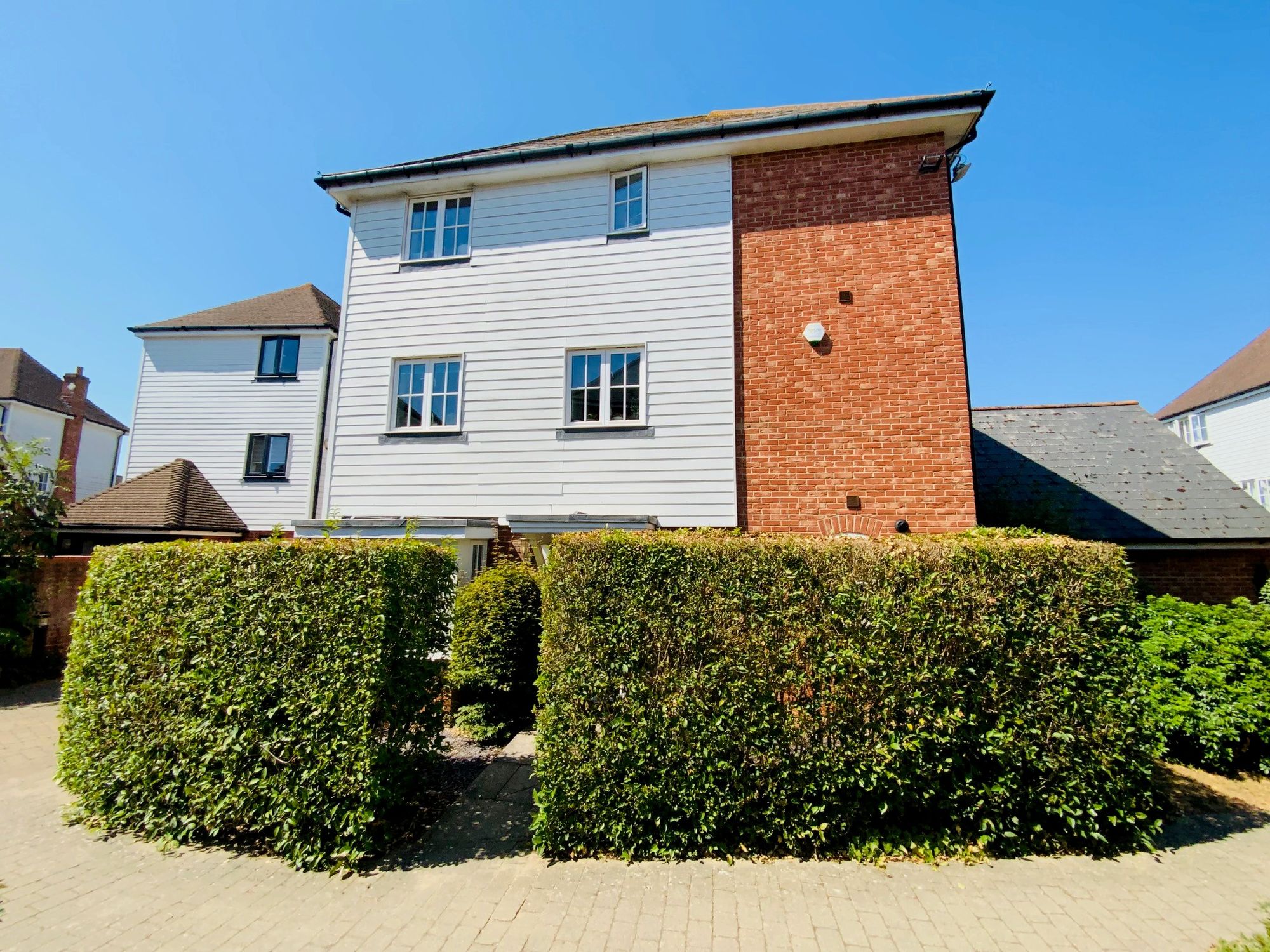 House Kings Hill Avenue in Tonbridge and Malling