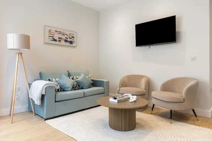 Flat Woodlands Close in Greater London