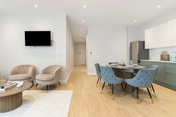 Flat Woodlands Close in Greater London