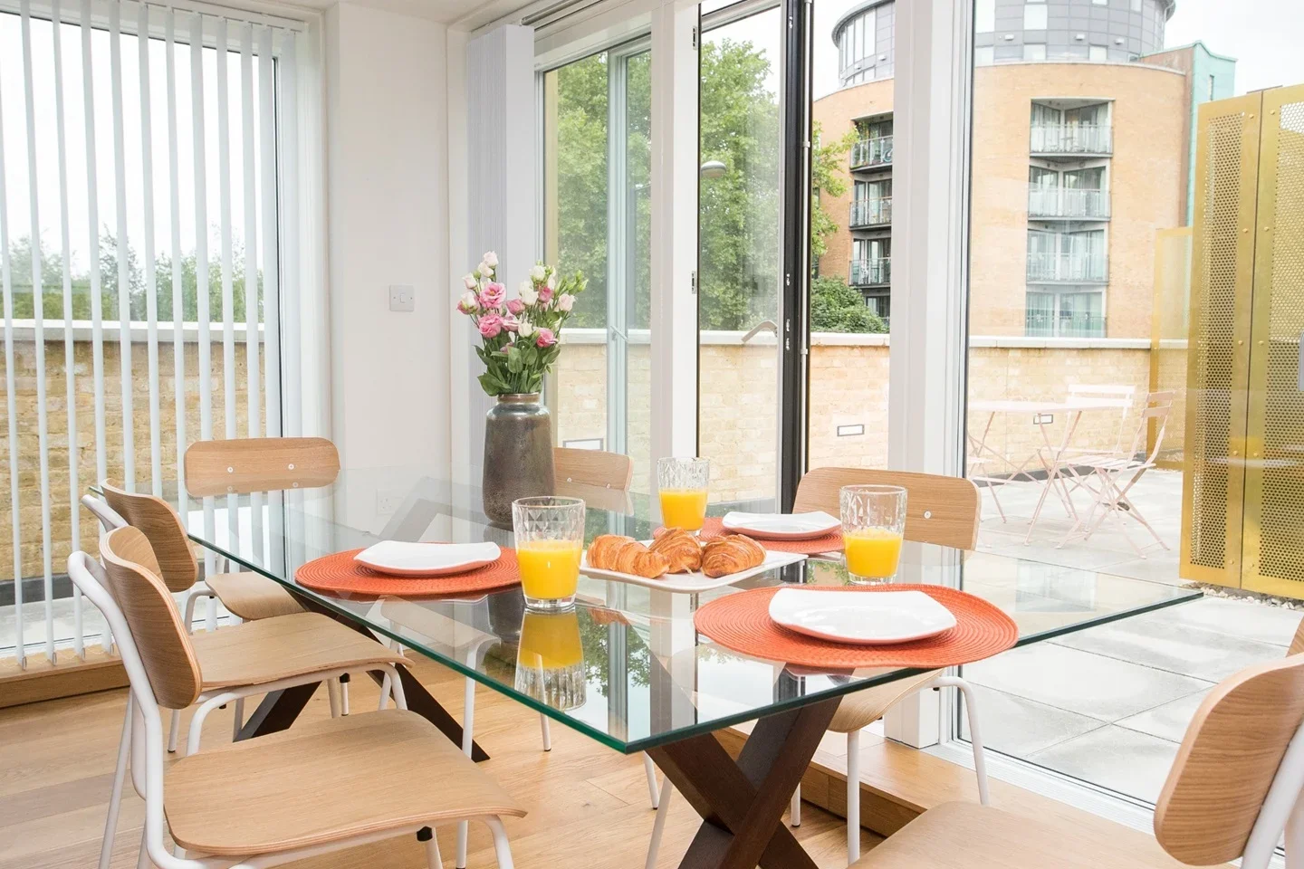 Room Goswell Road in Greater London