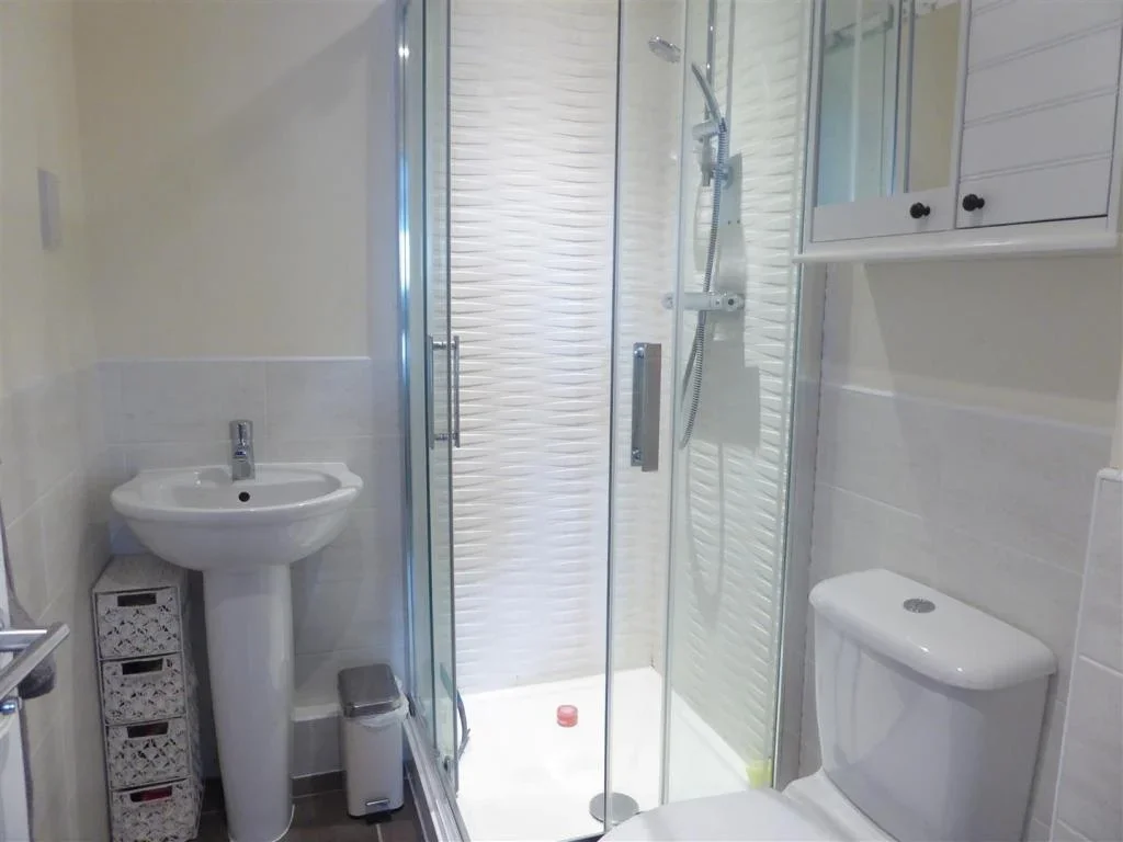 Flat Travertine Close in Houghton Regis