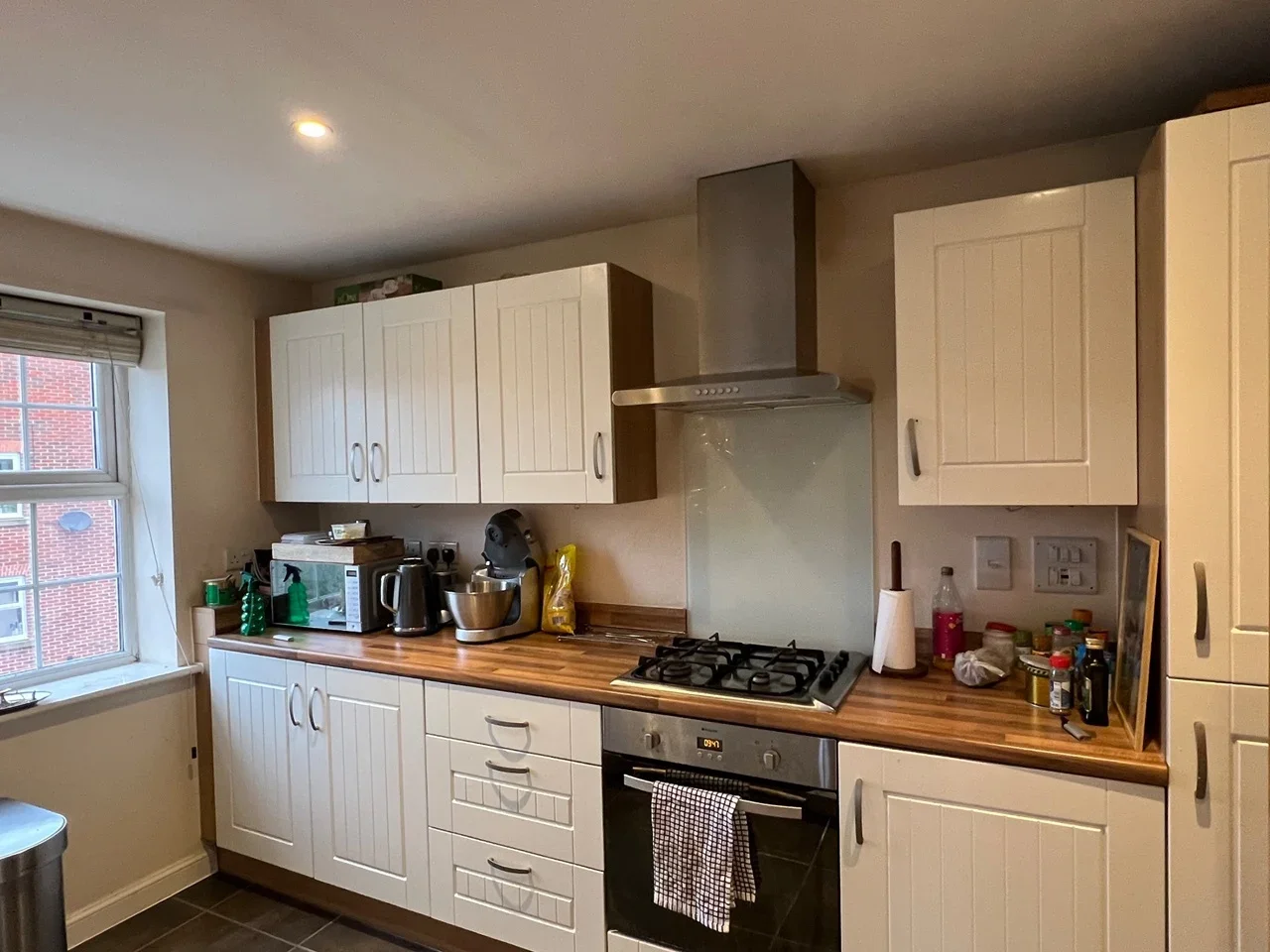 Flat Travertine Close in Houghton Regis