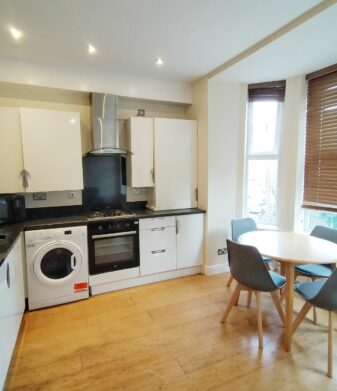 Flat Brighton Grove in Manchester