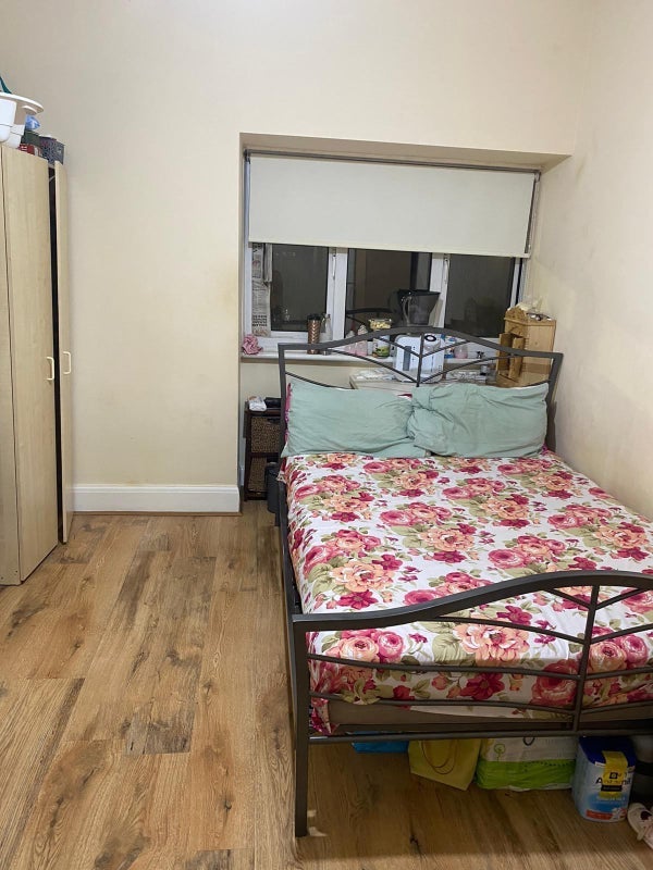 Room Forty Avenue in Greater London
