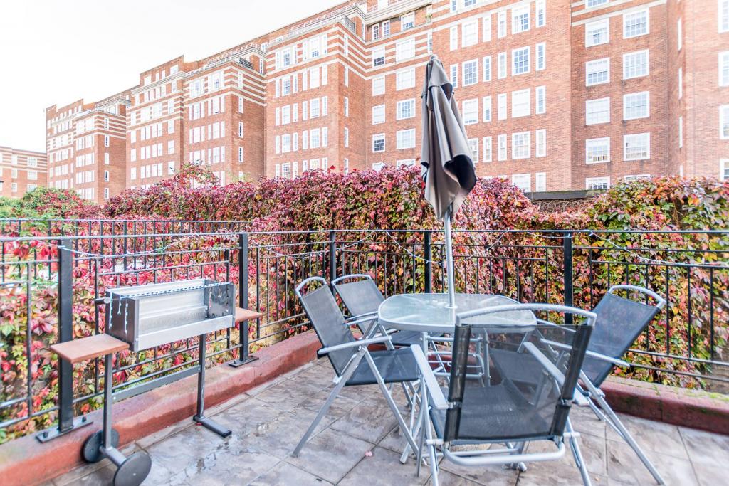 Flat Claverton Street in City of Westminster