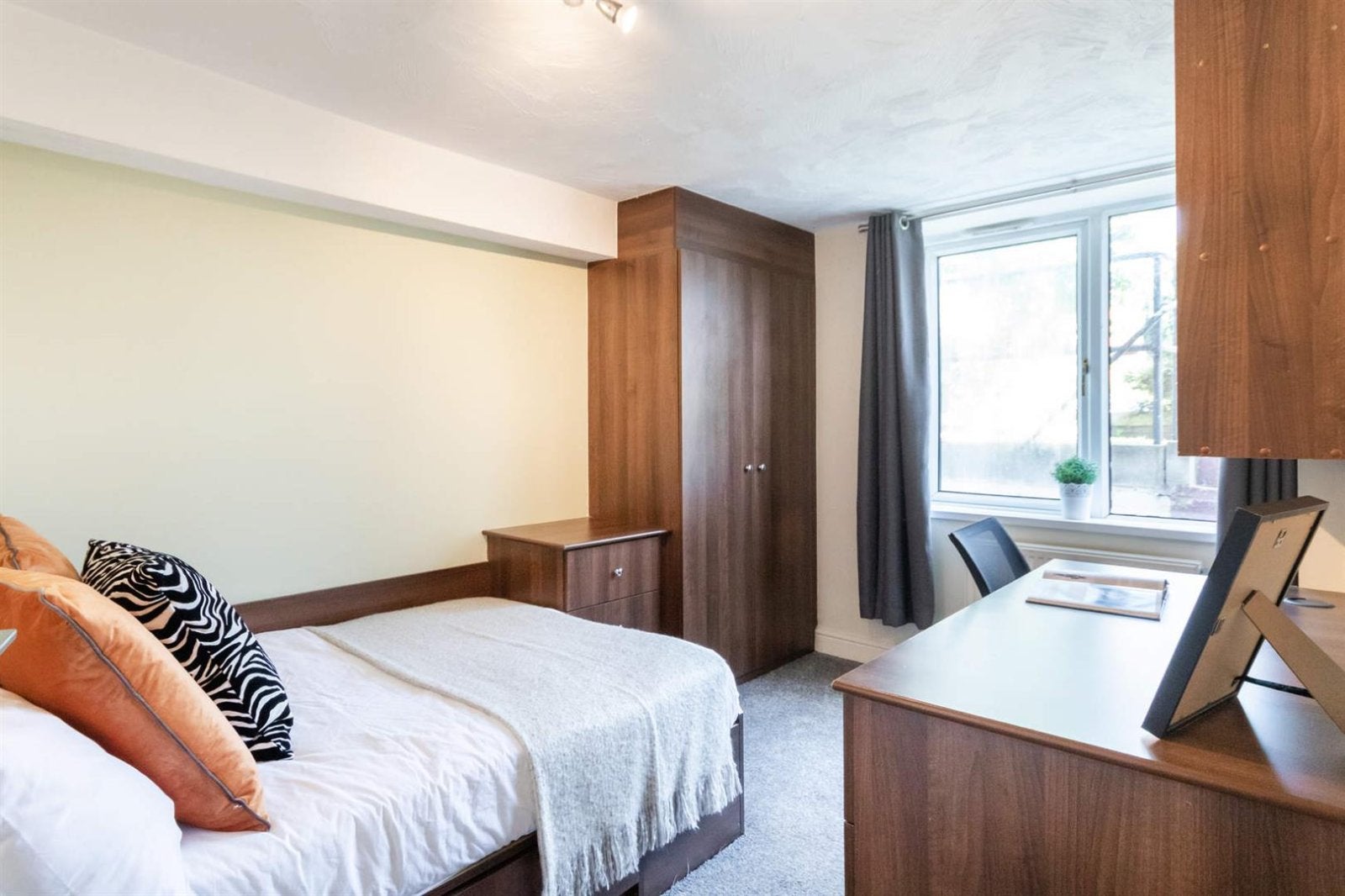 House Knowle Terrace in Leeds