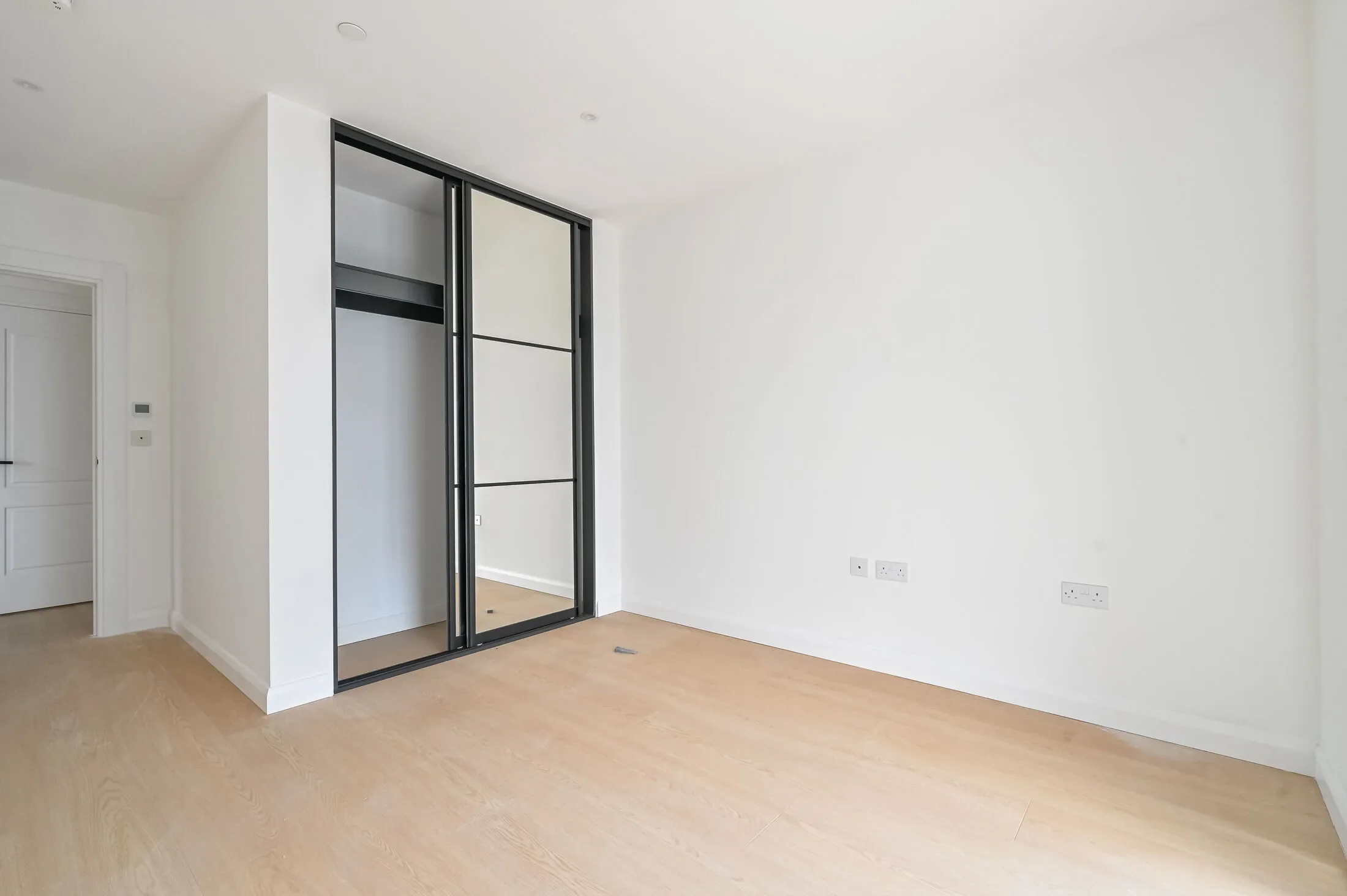Flat Dod Street in Greater London