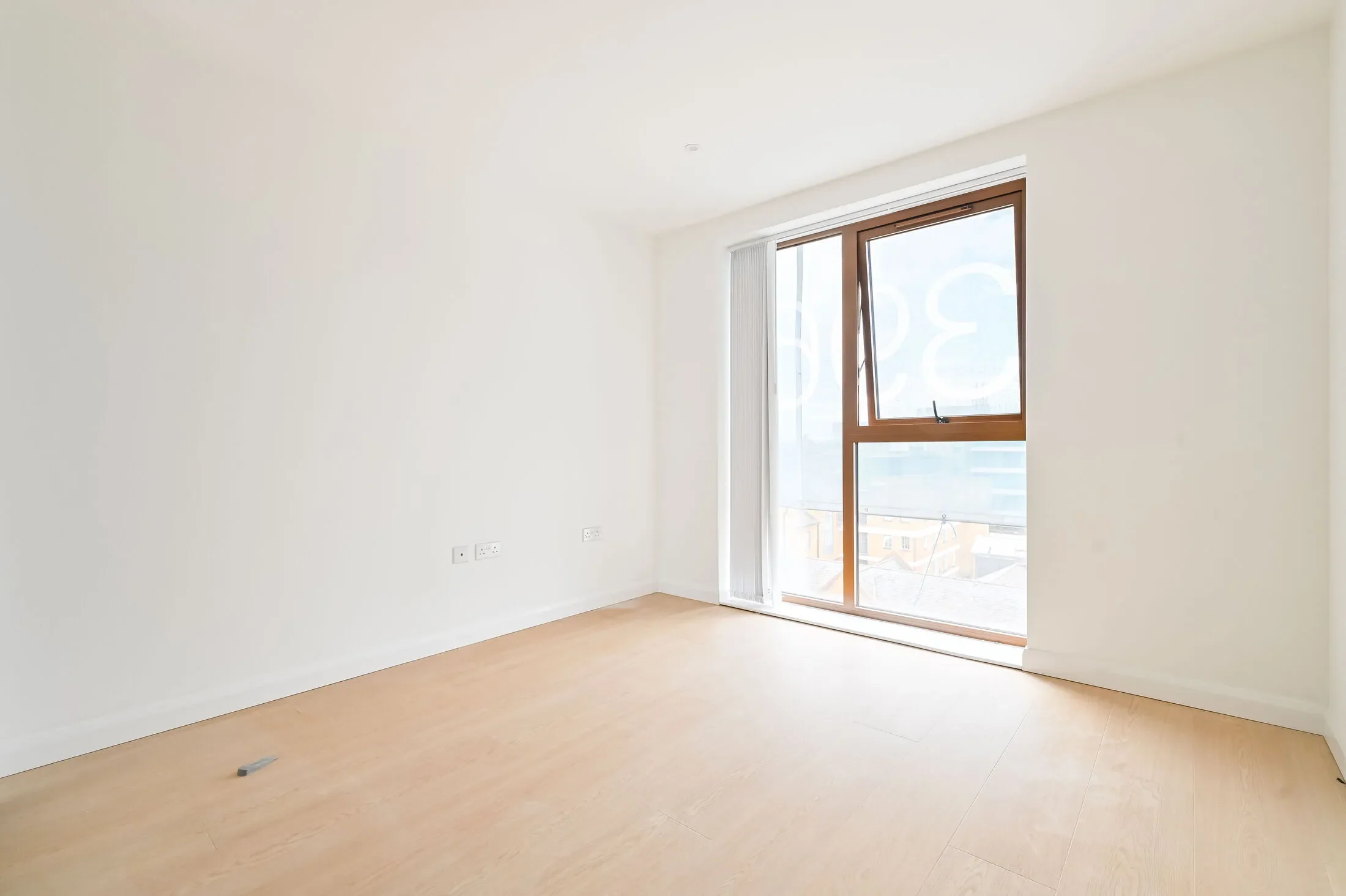 Flat Dod Street in Greater London