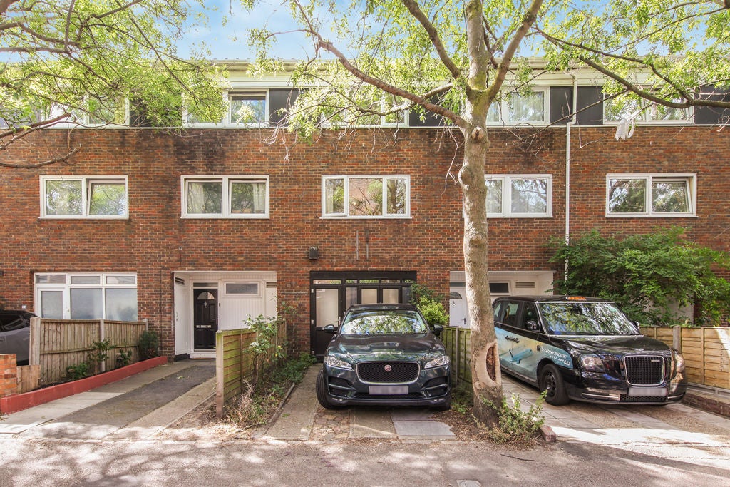 House Goldman Close in Greater London