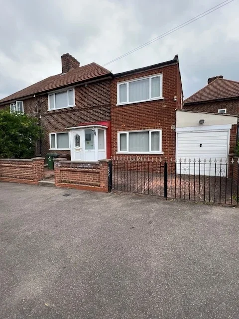 Room Goresbrook Road in Greater London