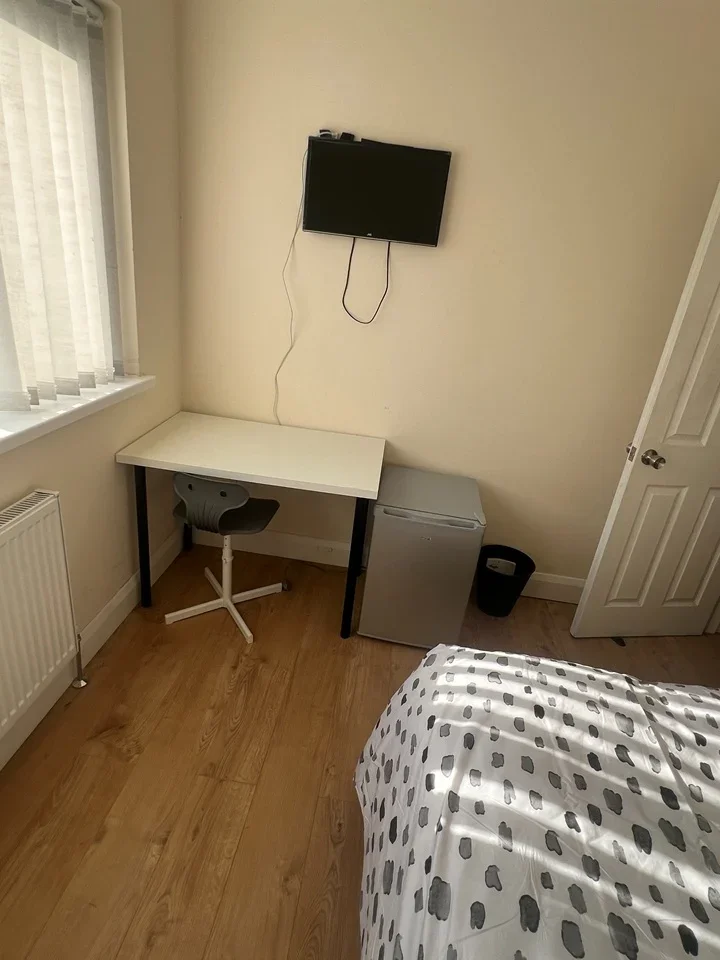 Room Goresbrook Road in Greater London